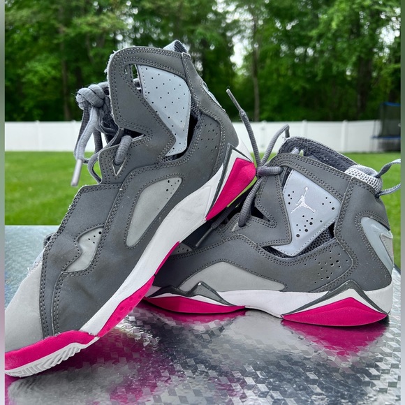 Jordan sneakers YOUTH size 6Y gray and pink - Picture 4 of 7